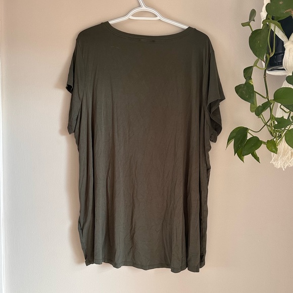 EUC | Women’s tshirt - Picture 2 of 3